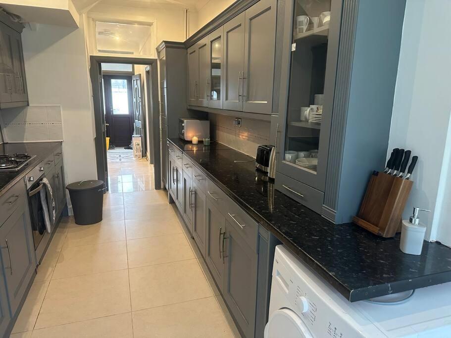 לונדון 5 Bedroom House Se6 מראה חיצוני תמונה