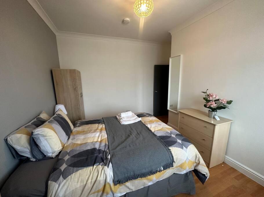 לונדון 5 Bedroom House Se6 מראה חיצוני תמונה