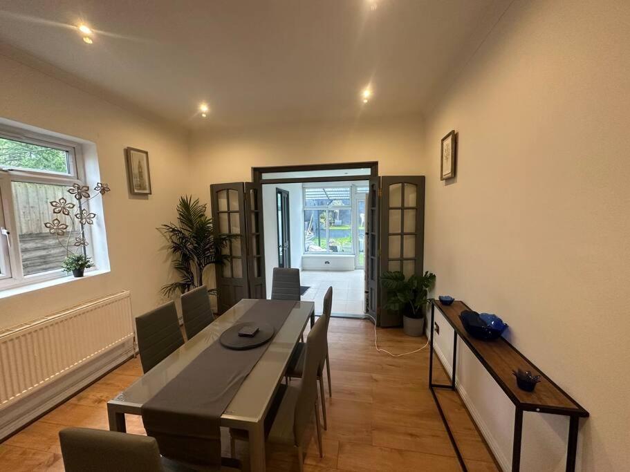 לונדון 5 Bedroom House Se6 מראה חיצוני תמונה