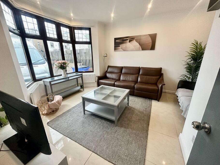 לונדון 5 Bedroom House Se6 מראה חיצוני תמונה